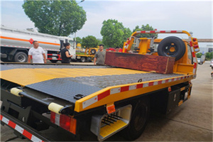 白碱滩附近拖车电话号码服务